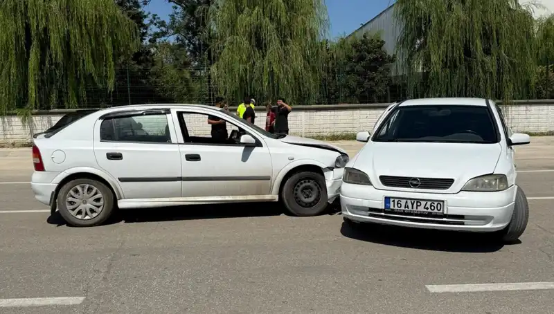 İki Otomobil Çarpıştı: Feci Kazada İki Yaralı!