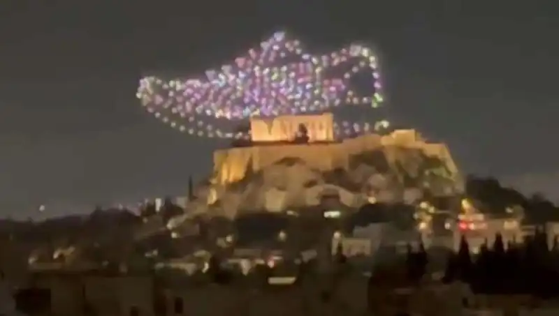 Akropolis Üzerinde Drone ile Reklam: Soruşturma Başlatıldı!