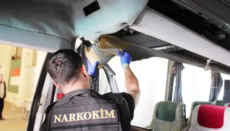 Sınırdan Geçen Otobüste Tüyler Ürpertici Uyuşturucu Yakalandı
