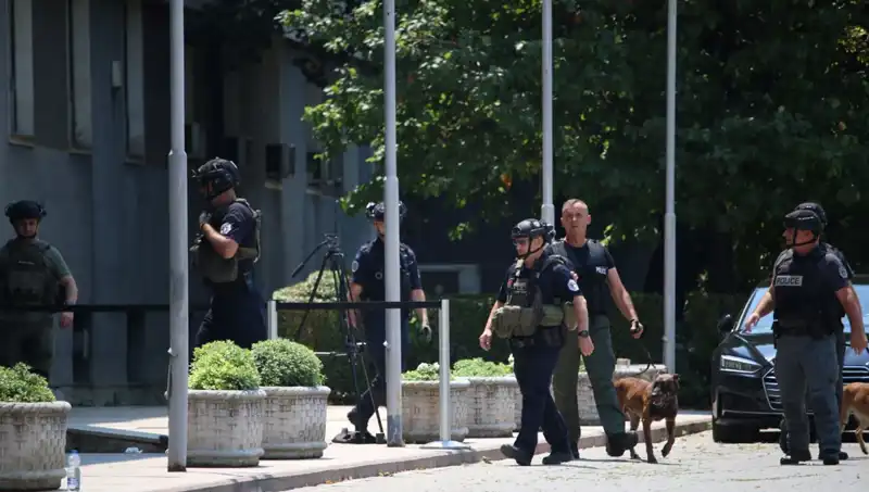 Kosova Meclisi'nde Gizemli Bomba İhbarı: Güvenlik Önlemleri Artırıldı