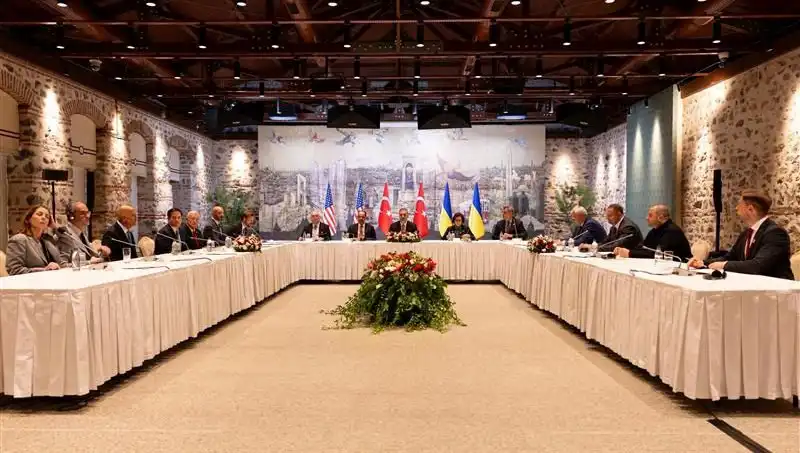 Barış Masasında Kritik Gün: Üçlü Toplantı Sürecine Girdi