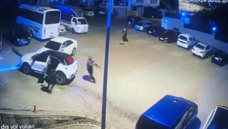 Kağıthane'de Maskeli Saldırganların Kalaşnikoflu Dehşeti!