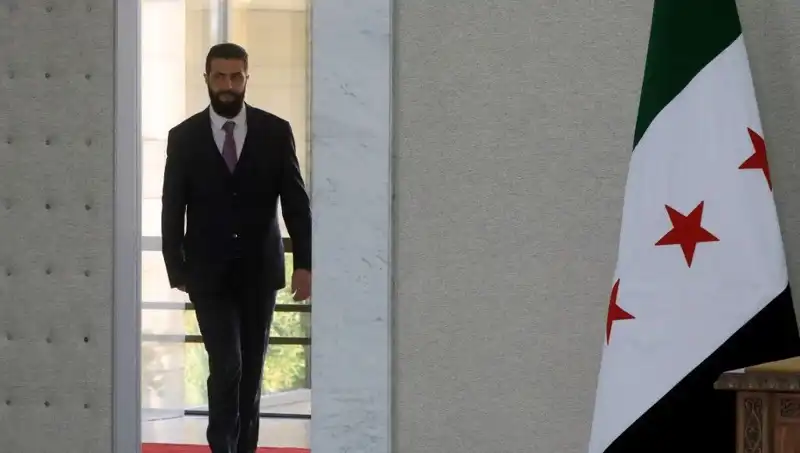 Paris'teki Zirvede Fransa, Yeni Suriye İçin Desteğini Açıkladı