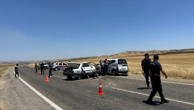 Adıyaman'da Feci Trafik Kazası: Hayatını Kaybedenlerin Sayısı 4'e Yükseldi
