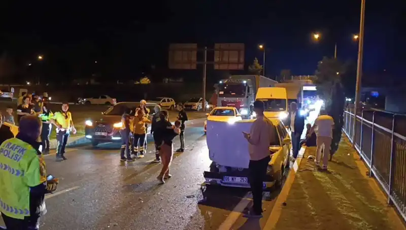 Otoyolda Geri Dönüş Kazası: İki Çocuk ve İki Yetişkin Yaralandı!