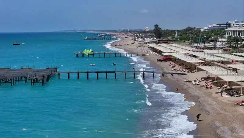 Antalya Sahillerinde Güneşli Hava: Tatilciler İçin İdeal Zaman